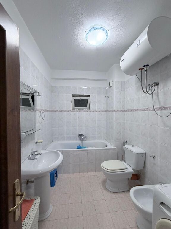 JEPET ME QIRA: APARTAMENT 2+1 – RRUGA "HIM KOLLI"