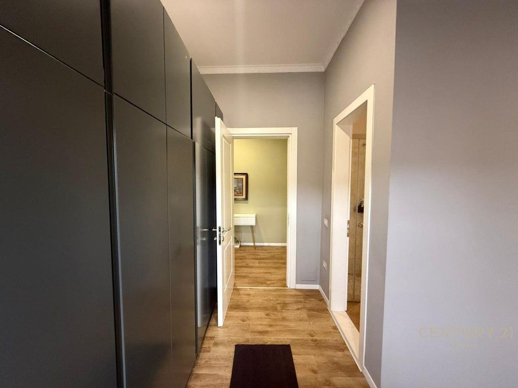 JEPET ME QERA SUPER VILE ME KOPSHT DHE PARKIM PER 2 MAKINA