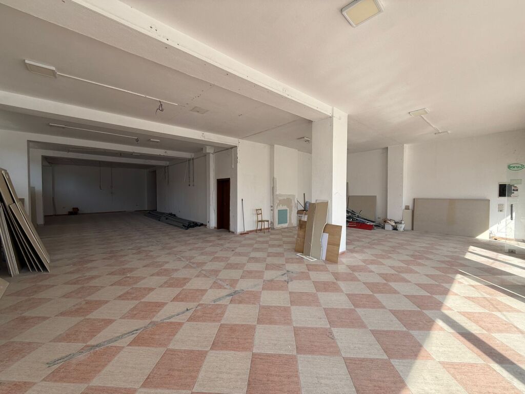 COMMERCIAL SPACE FOR RENT, NEAR THE MINISTRY OF FOREIGN AFFAIRS, TIRANA!