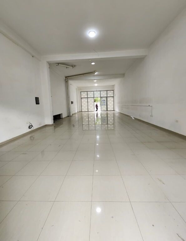 Super Shop for Rent (139 m²) 📍 Komuna e Parisit / Kika 2 💶 Price: €2400 (gross)