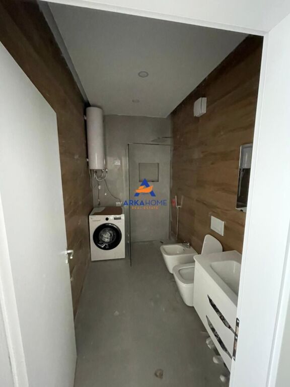 AFFITTASI APPARTAMENTO 1+1+BALCONE "ZOGU I ZI" 900 EURO