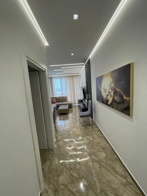 VENDESI APPARTAMENTO 1+1 A SARANDA