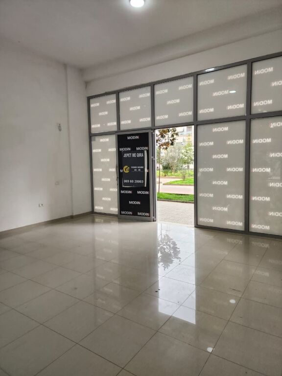Super Shop for Rent (139 m²) 📍 Komuna e Parisit / Kika 2 💶 Price: €2400 (gross)