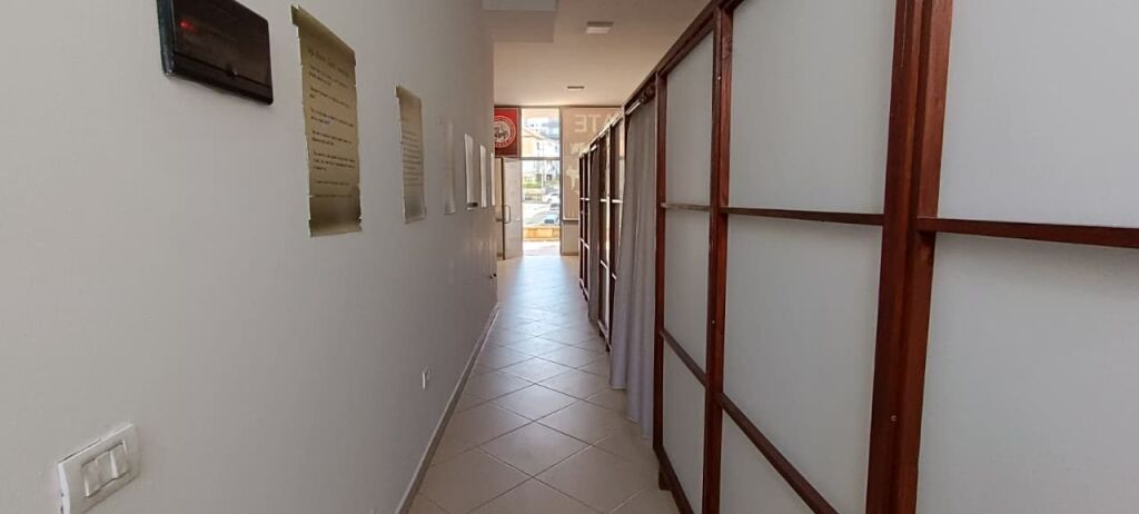 VENDIAMO NEGOZIO VICINO AL RISTORANTE FRESKU 🏬 📐 165 m² spazio interno + 150 m² veranda 📍 Piano 0 | Costruito nel 2014