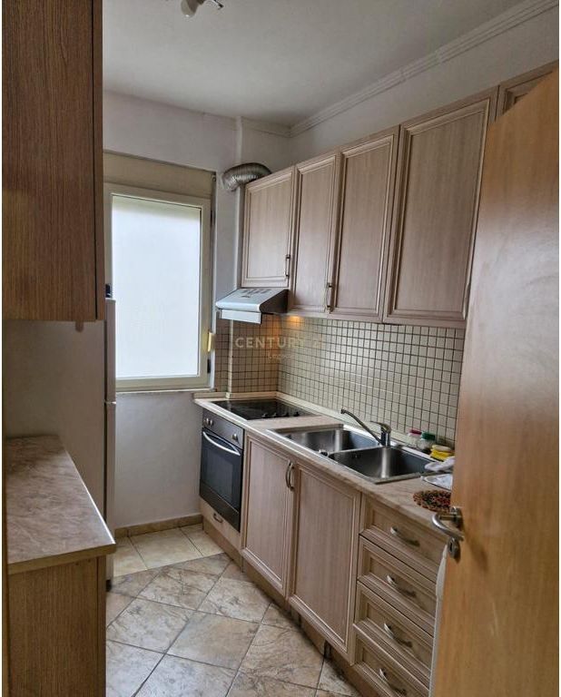 Appartamento 2+1 in affitto – vicino a Via Kosovarëve 750 € /Mese