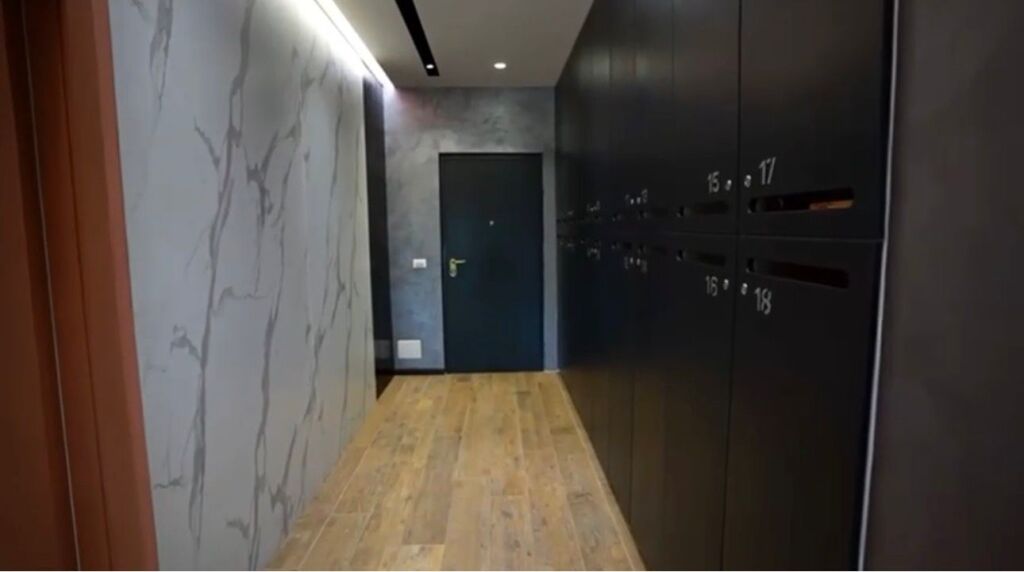 OFFICE FOR RENT 200 M2 BLOCK 4,000 EURO