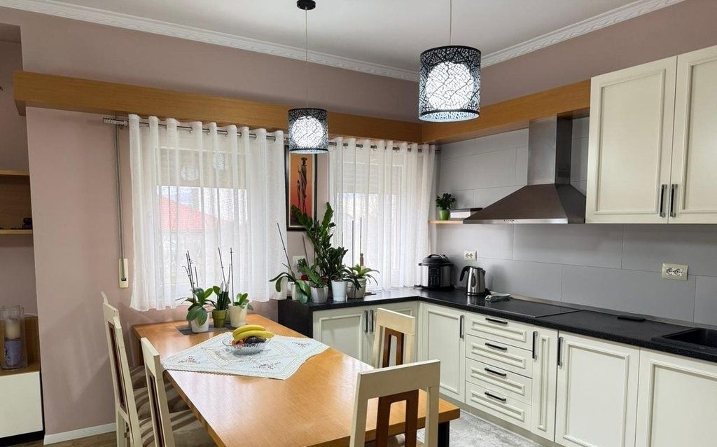 Super Villa in Affitto – Con Giardino Verde e Parcheggio per 2 Auto