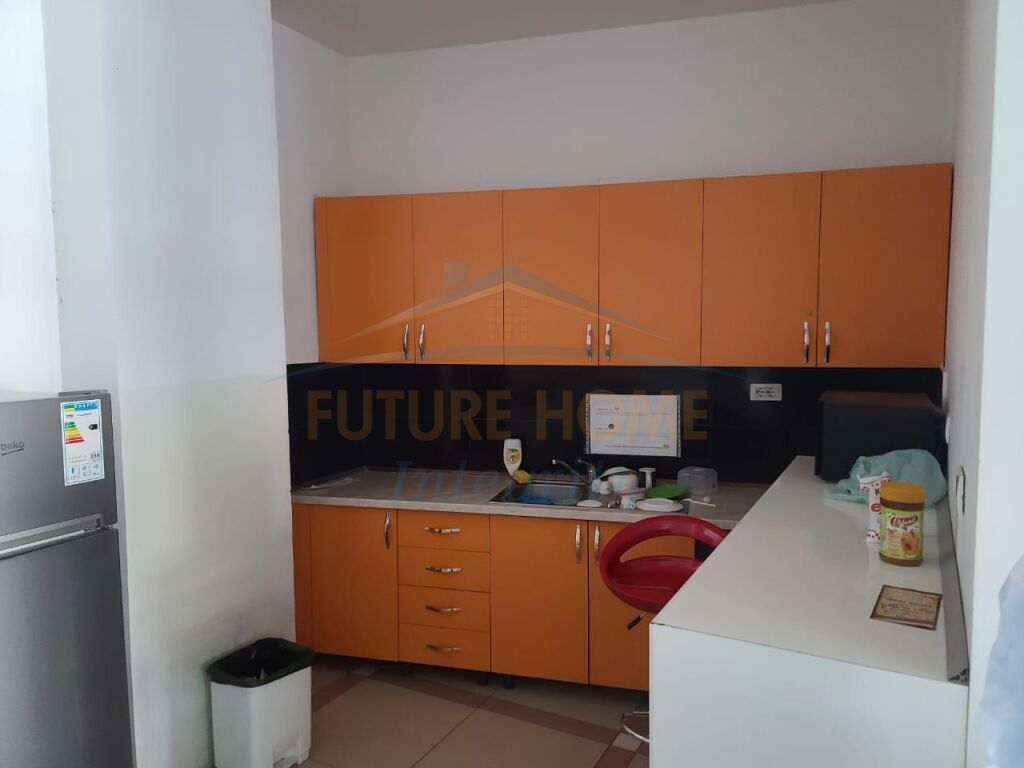 Qera, Ambient Biznesi, Komuna e Parisit, Tiranë..