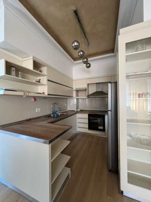 Affittasi appartamento 1+1 in via Frosina Plaku nel complesso Kontakt!