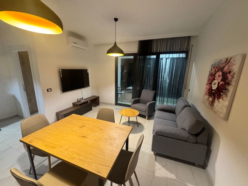 Japim me qera apartament 1+1 prane Bulevardit te Ri