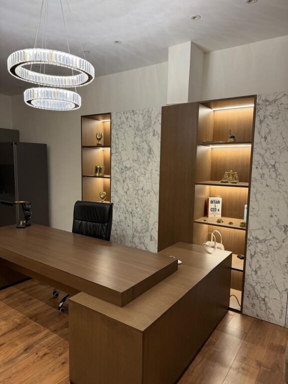 Shitet biznez Argjemdari te rruga e Dibres