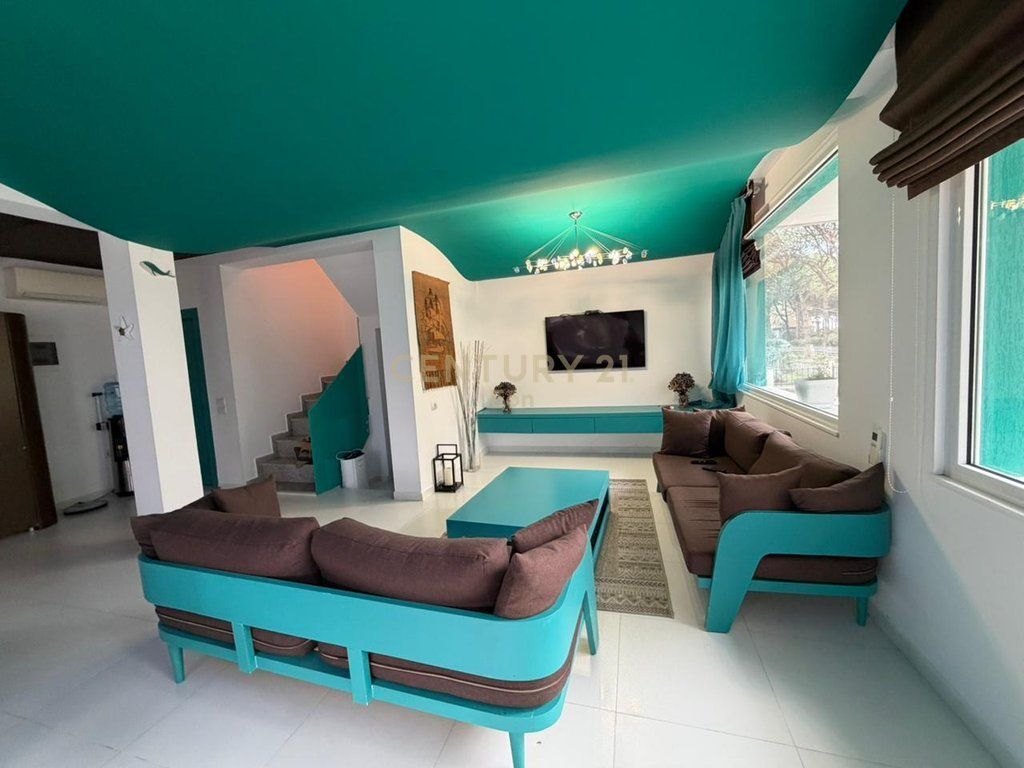 3-storey Villa For Sale in Qerret! 1,000,000 €