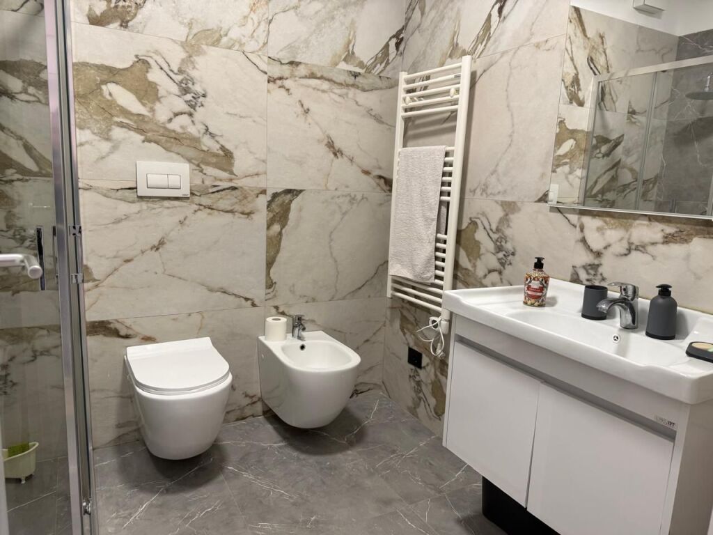 APARTAMENT 1+1+POST PARKIMI TEK TEGU