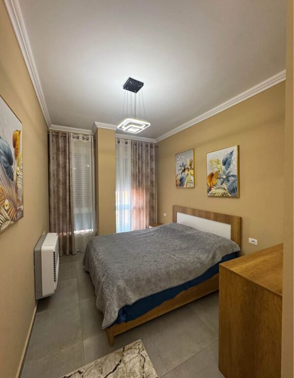 🏡 AFFITTASI – VIA “5 MAJI”  Appartamento 1+1, completamente arredato 🛋️ Arredamento moderno e di qualità ✨ 🏢 Edificio nuovo 🛗 7° piano con ascensore 📍 Posizione su strada principale  💶 Prezzo: 500 Euro/mese