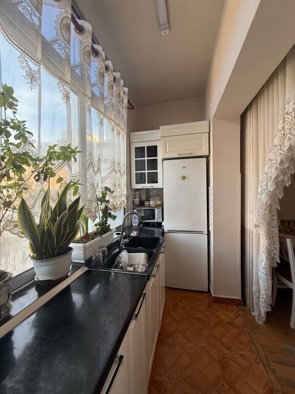 🏠Shitet Apartament 2+1 📍Myslym Shyr  🏢Kati i 4, pa ashensor 📐Sip. 72m2 💶 Çmimi : 210.000€, Dokumentacion i rregullt hipotekor