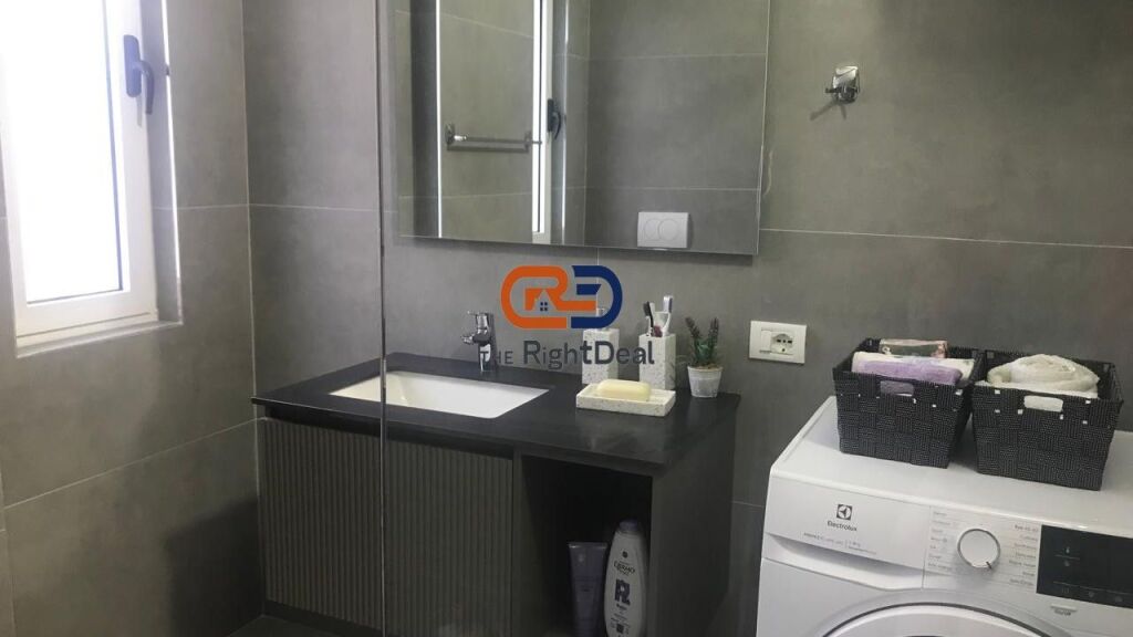 Tek Ish Stacioni I Fundit I Tiranes Se Re, Jepet Me Qira Apartament 3+1 I Mobiluar!!