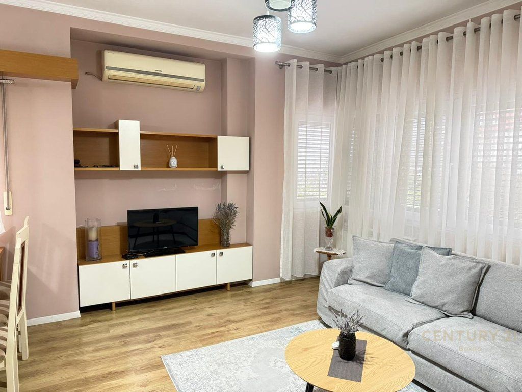 JEPET ME QERA SUPER VILE ME KOPSHT DHE PARKIM PER 2 MAKINA