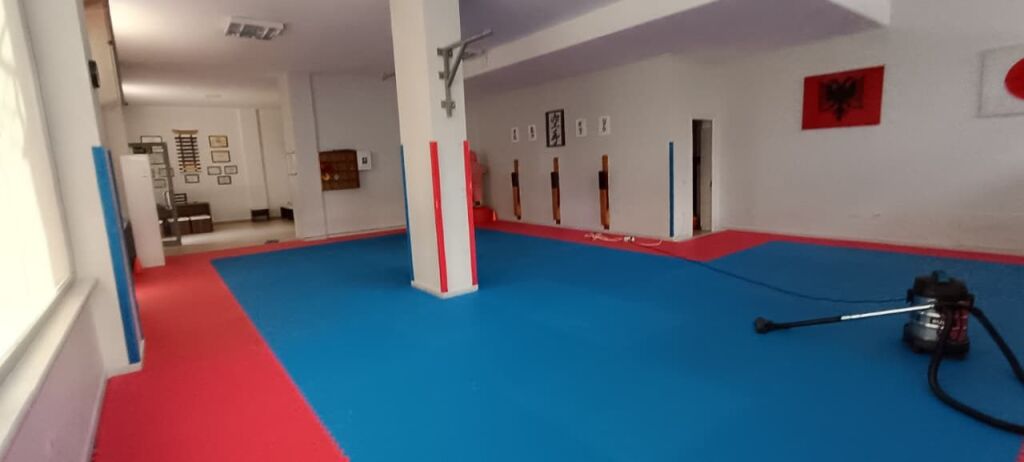 VENDIAMO NEGOZIO VICINO AL RISTORANTE FRESKU 🏬 📐 165 m² spazio interno + 150 m² veranda 📍 Piano 0 | Costruito nel 2014