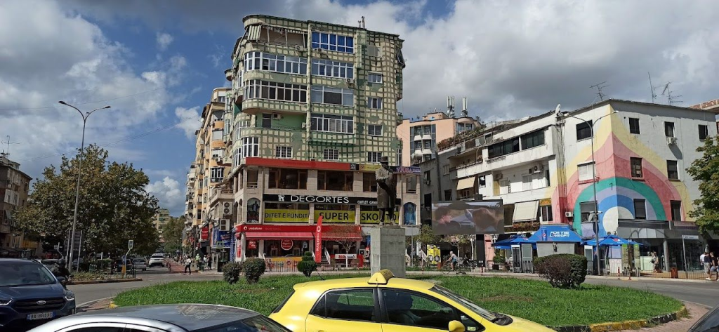 🏬 SHOP FOR RENT 92 m2 – WILLSON SQUARE BEHIND THE POST OFFICE 8