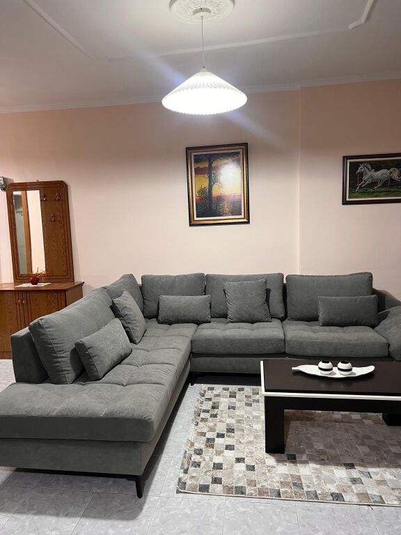Jepet Me Qera Apartament 2+1+2 Ballkone