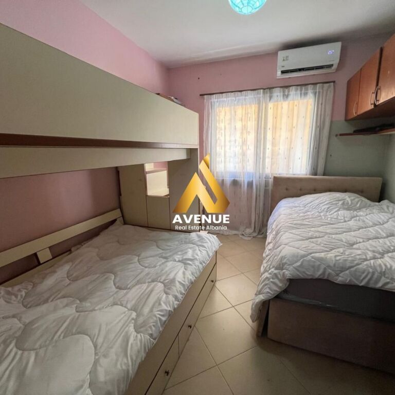 Appartamento 2+1+2 arredato in vendita a Yzberisht, Tirana