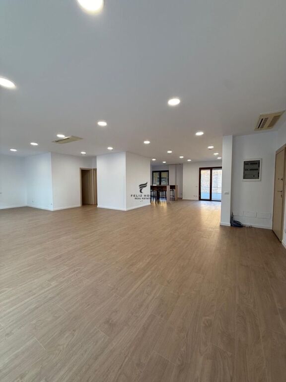 ZYRE ME QERA 180 M2 DELIORGJI 250.000 LEKE