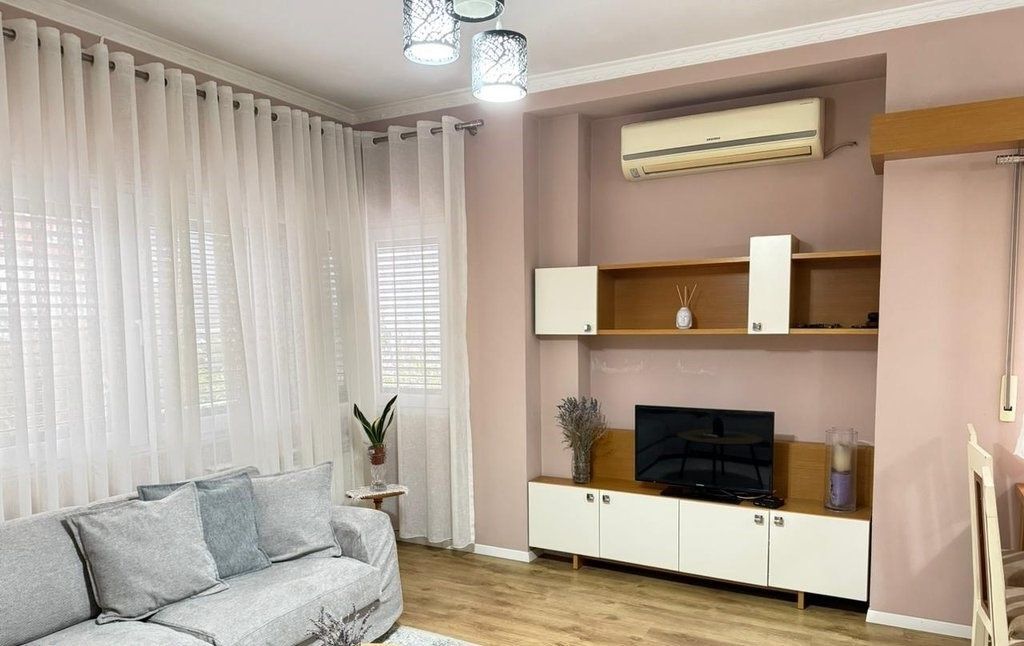 Super Villa in Affitto – Con Giardino Verde e Parcheggio per 2 Auto