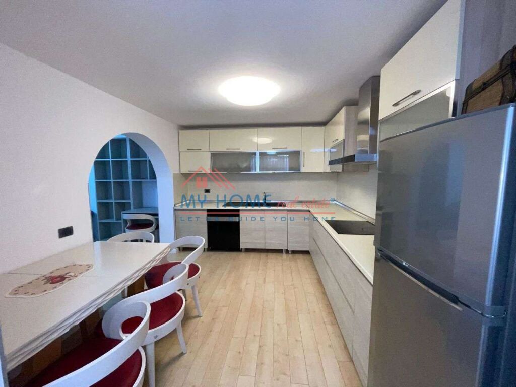 Apartament 2+1 ne Shitje te Shkolla e Baletit Tirane