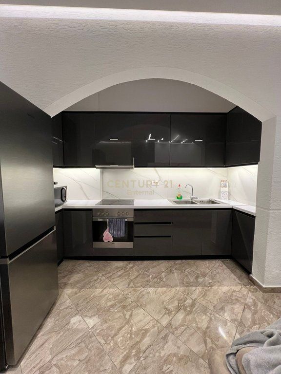 VENDESI APPARTAMENTO 1+1 A SARANDA