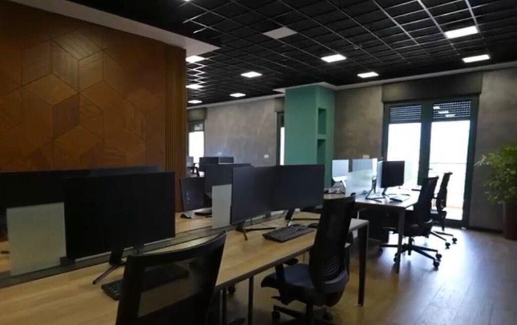 OFFICE FOR RENT 200 M2 BLOCK 4,000 EURO
