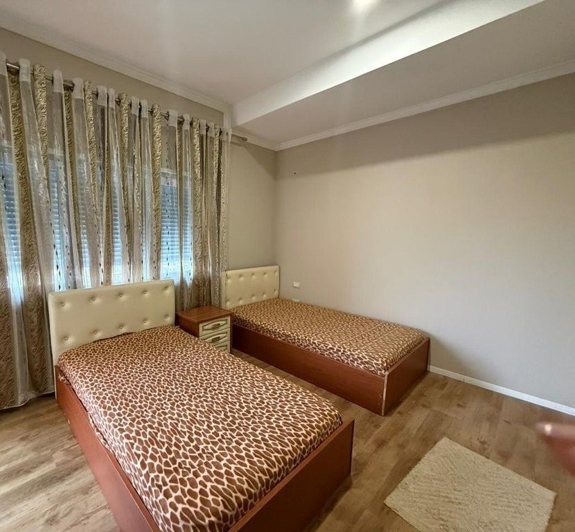 Super Villa in Affitto – Con Giardino Verde e Parcheggio per 2 Auto