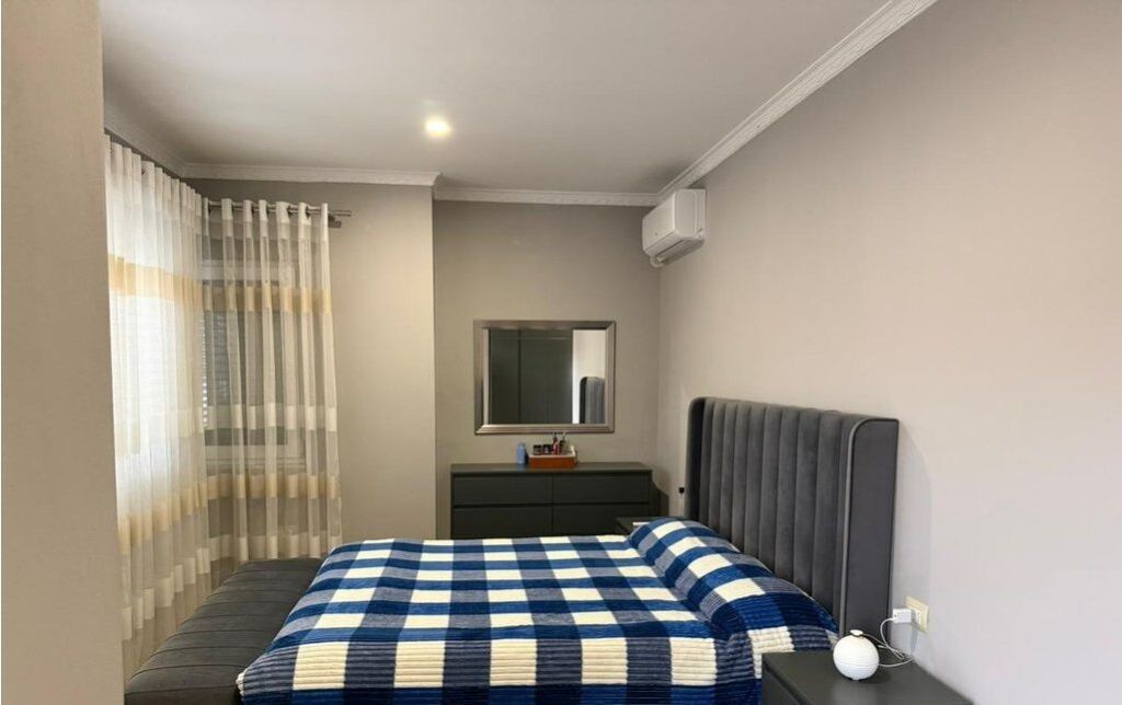 Super Villa in Affitto – Con Giardino Verde e Parcheggio per 2 Auto