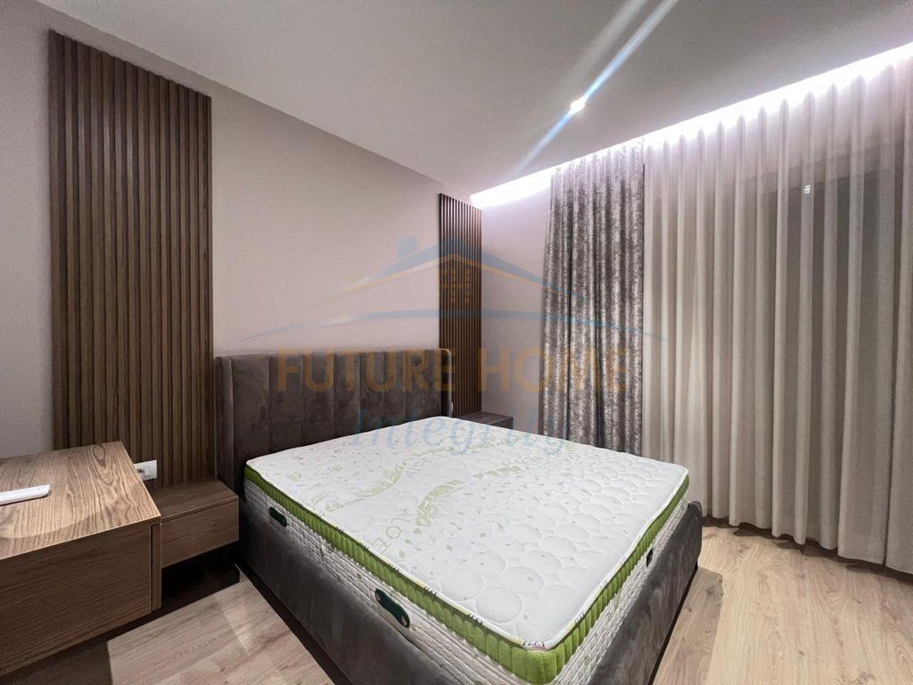 Qera, Apartament 3+1+2+2 Poste parkimi, Shkolla e Kuqe, Tiranë.