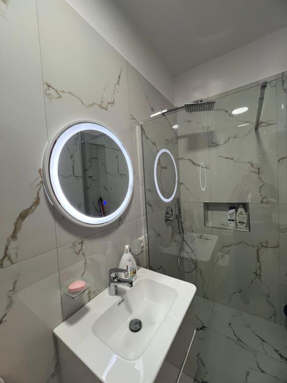 Hera e Parë me Qera: 1+1 &amp; kuzhinë më vete ( 60m2) (📍Kodra e Diellit - pa vajtuar te Eleonora) | 55,000 Lekë/Muaj E Pa Banuar me Parë 🔥