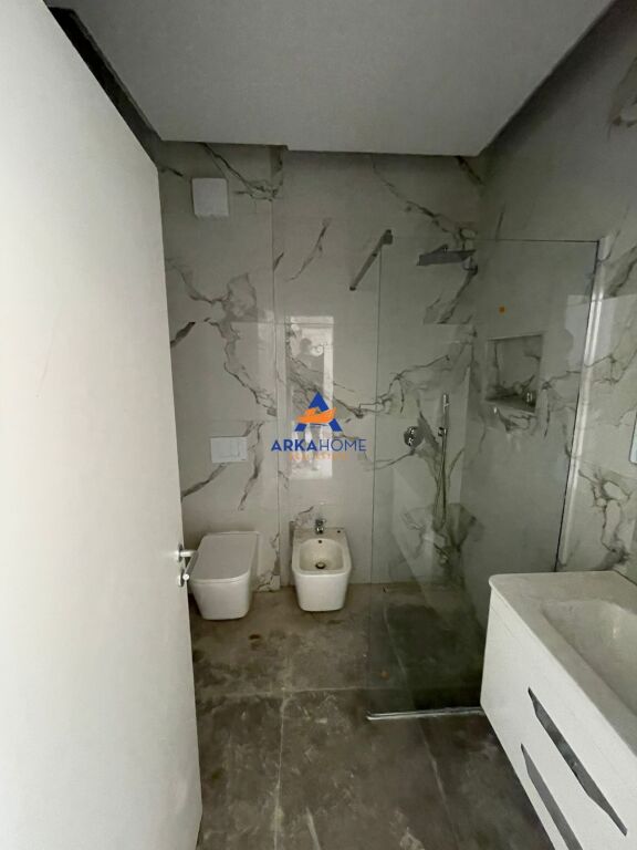 AFFITTASI APPARTAMENTO 1+1+ BALCONE "ZOGU I ZI" 900 EURO