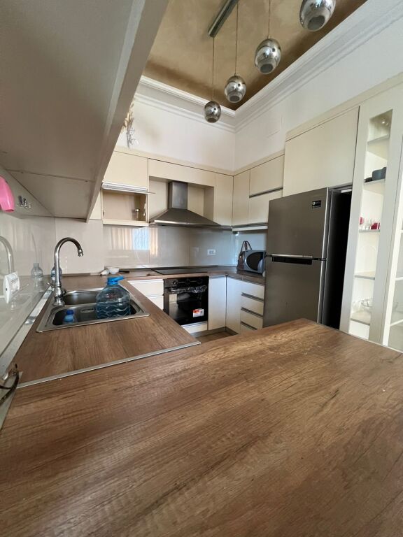 Affittasi appartamento 1+1 in via Frosina Plaku nel complesso Kontakt!