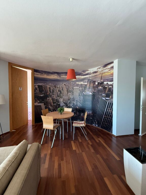 Jepet me qera apartament rr Kavajes