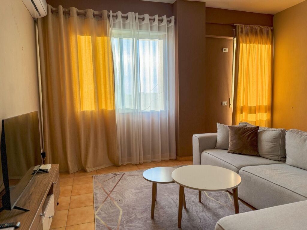 Apartament 1+1 per qira tek rruga e Barrikadave!