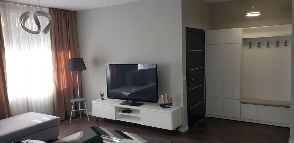 📣 QERA Apartament 1+1 📍 Midis Bulevardit Te Ri Dhe 5-Majit 🛣️ Rruga "Besa" ✨ 💶 Cmimi 45.000 Leke/Muaj