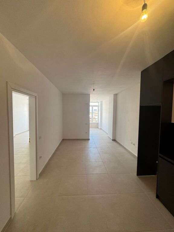 Affittasi appartamento 2+1, vicino ai Vigili del Fuoco - Durazzo 300€