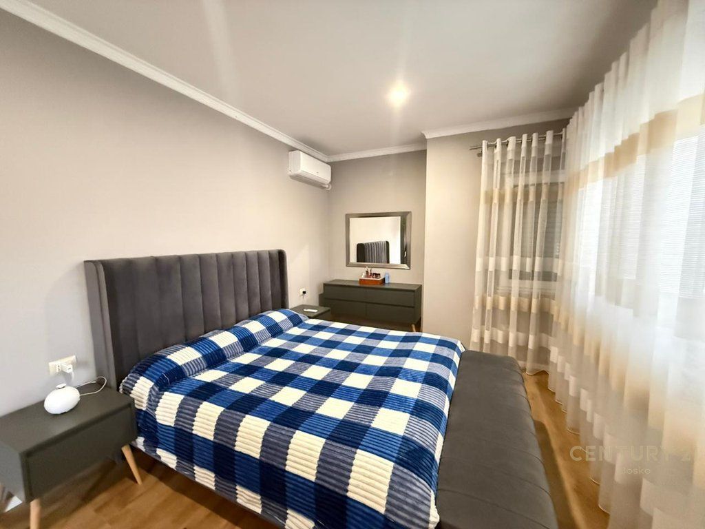 JEPET ME QERA SUPER VILE ME KOPSHT DHE PARKIM PER 2 MAKINA