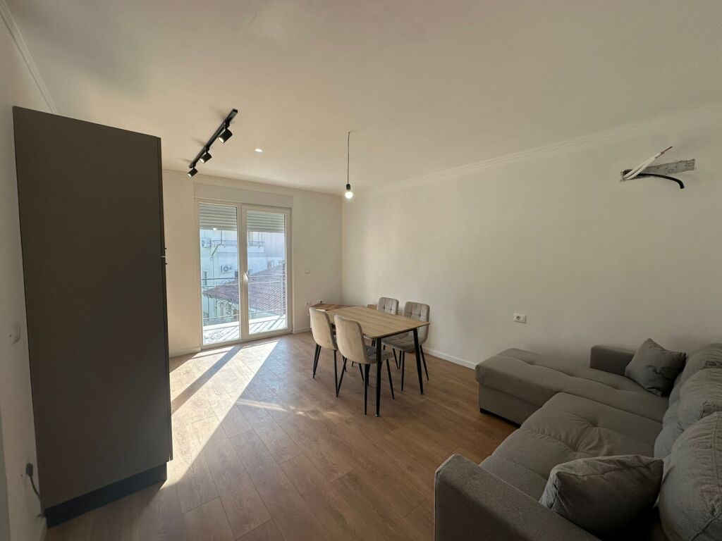 Appartamento 1+1+Parcheggio in affitto a Shkoze.