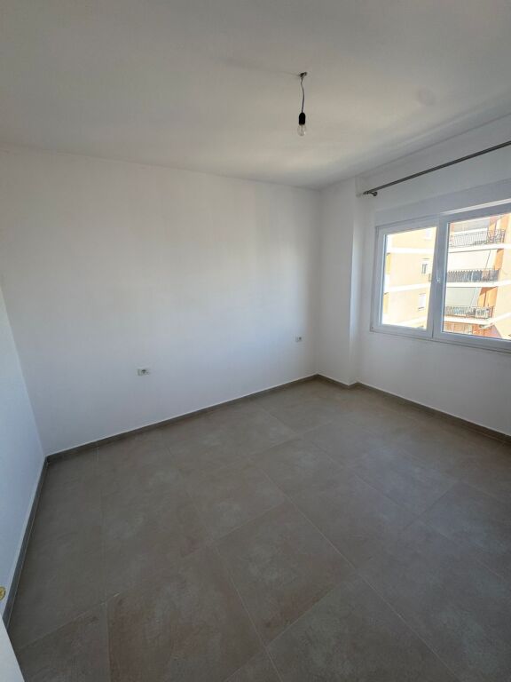 Affittasi appartamento 2+1, vicino ai Vigili del Fuoco - Durazzo 300€