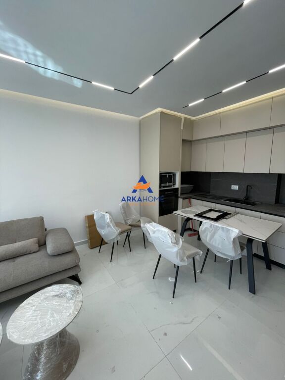 AFFITTASI APPARTAMENTO 1+1+ BALCONE "ZOGU I ZI" 900 EURO