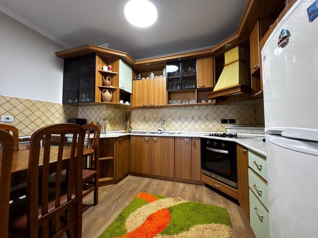 apartament me qera 1+1 te pazar i ri