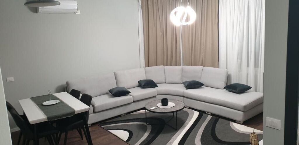 📣 QERA Apartament 1+1 📍 Midis Bulevardit Te Ri Dhe 5-Majit 🛣️ Rruga "Besa" ✨ 💶 Cmimi 45.000 Leke/Muaj