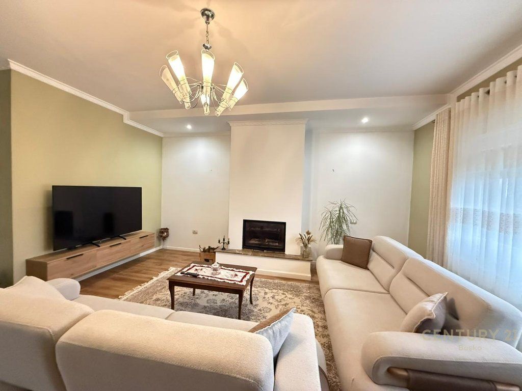 JEPET ME QERA SUPER VILE ME KOPSHT DHE PARKIM PER 2 MAKINA