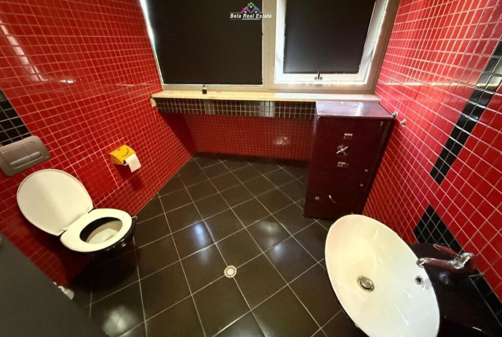 Ufficio in affitto in Via Kavaja (ID BZ2800) Tirana