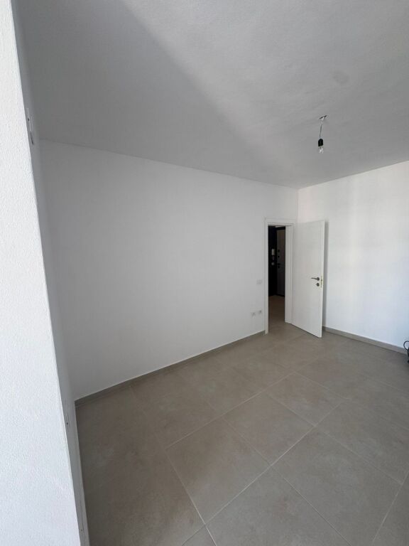 Affittasi appartamento 2+1, vicino ai Vigili del Fuoco - Durazzo 300€