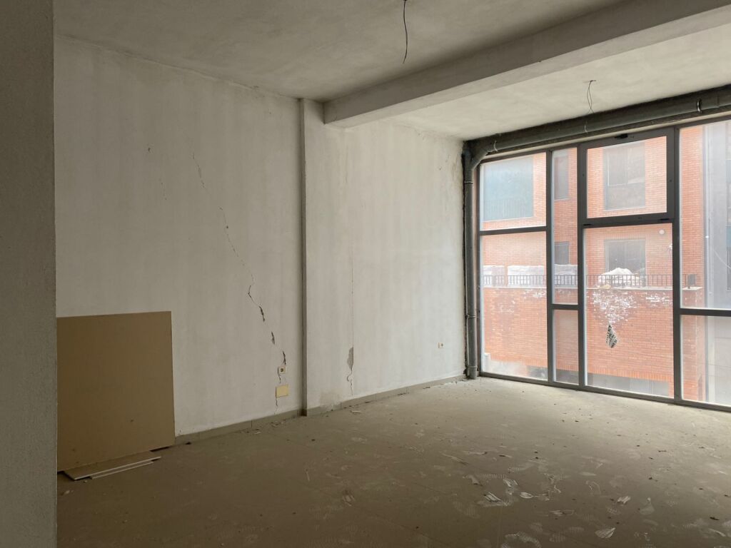 Shitet, Ambient, Paskuqan, Tirane Empire64735